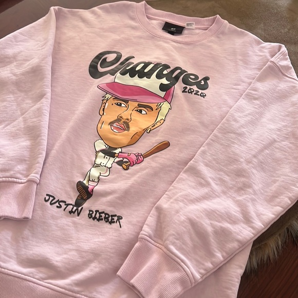 Justin Bieber Changes Sweatshirt from H&M, Size: M **NWOT** - Picture 2 of 4